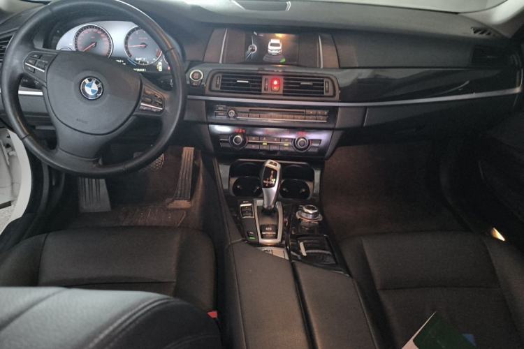 Used BMW 5 Series 2015 520i Elegant Edition Center Console