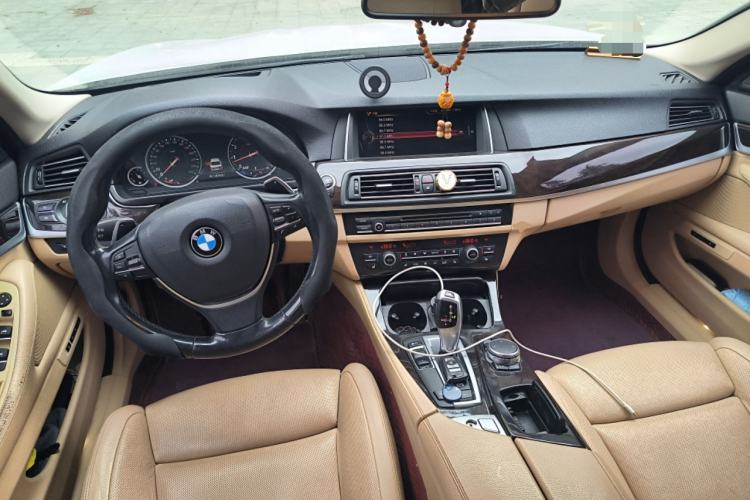 Used BMW 5 Series 2015 535Li Leading Model Center Console