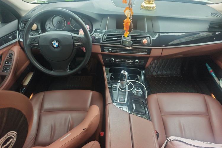 Used BMW 5 Series 2015 520i Elegant Edition Center Console