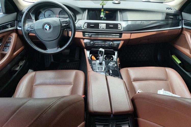 Used BMW 5 Series 2015 520i Elegant Edition Center Console