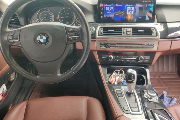Used BMW 5 Series 2015 520i Elegant Edition Center Console