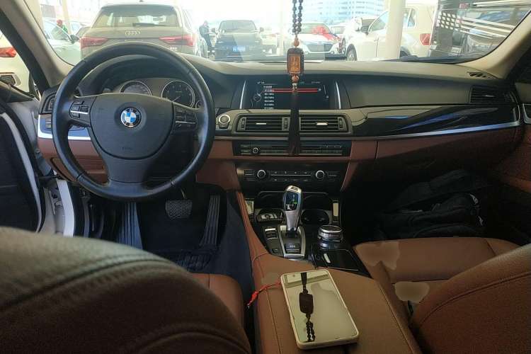 Used BMW 5 Series 2015 520i Elegant Edition Center Console