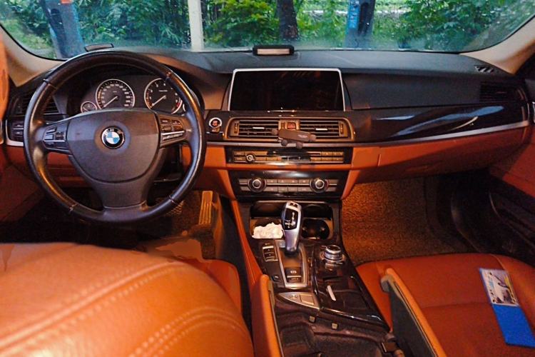 Used BMW 5 Series 2015 520i Elegant Edition Center Console