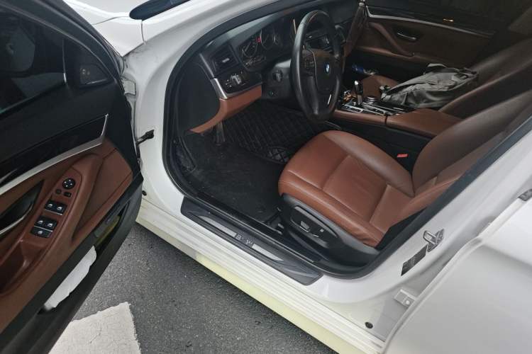 Used BMW 5 Series 2015 520i Elegant Edition Driver Seat