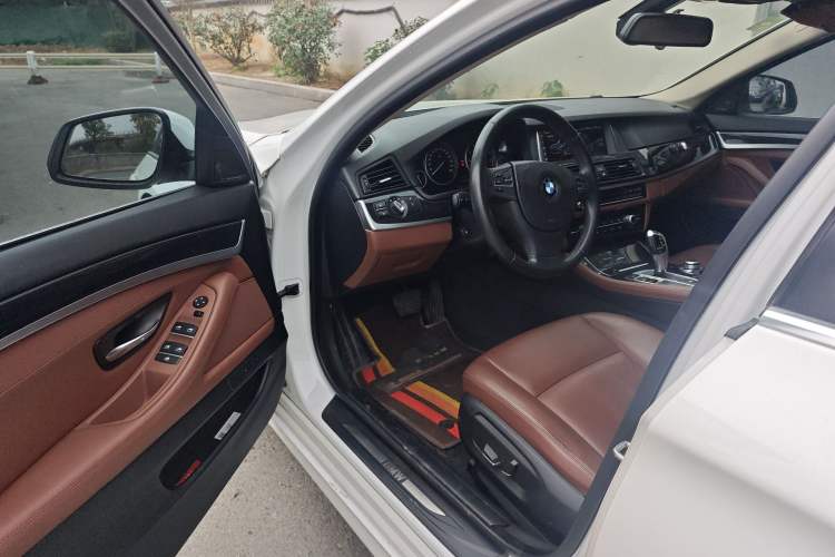 Used BMW 5 Series 2015 520i Elegant Edition Driver Seat
