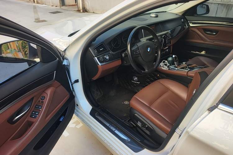 Used BMW 5 Series 2015 520i Elegant Edition Driver Seat
