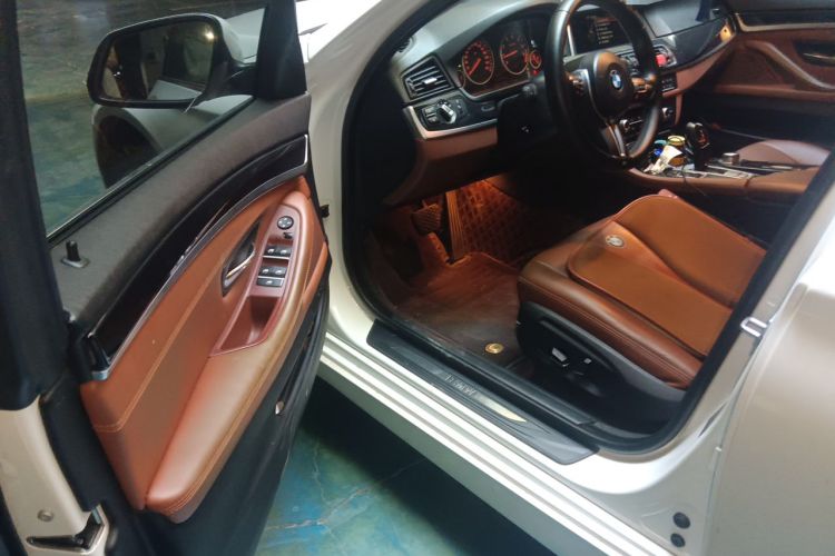 Used BMW 5 Series 2015 520i Elegant Edition Driver Seat