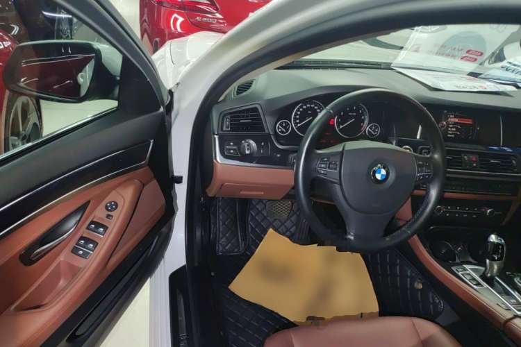 Used BMW 5 Series 2015 520i Elegant Edition Driver Seat