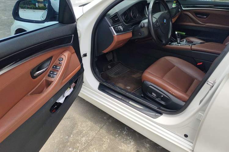 Used BMW 5 Series 2015 520i Elegant Edition Driver Seat