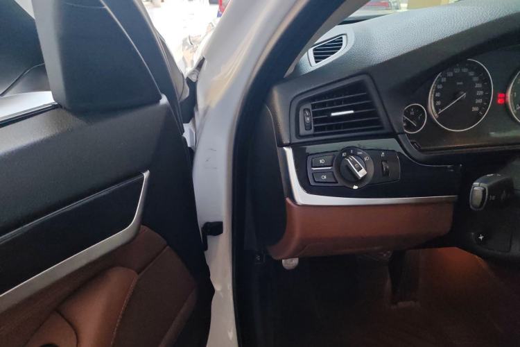 Used BMW 5 Series 2015 520i Elegant Edition Driver Seat