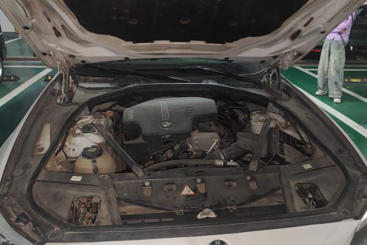 Used BMW 5 Series 2015 535Li Leading Model Engine Bay
