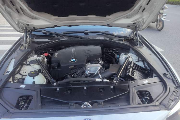 Used BMW 5 Series 2015 520i Elegant Edition Engine Bay