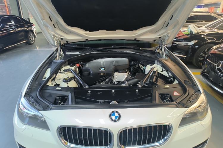 Used BMW 5 Series 2015 520i Elegant Edition Engine Bay