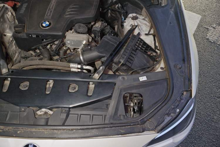 Used BMW 5 Series 2015 520i Elegant Edition Engine Bay Left