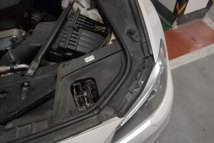 Used BMW 5 Series 2015 520i Elegant Edition Engine Bay Left