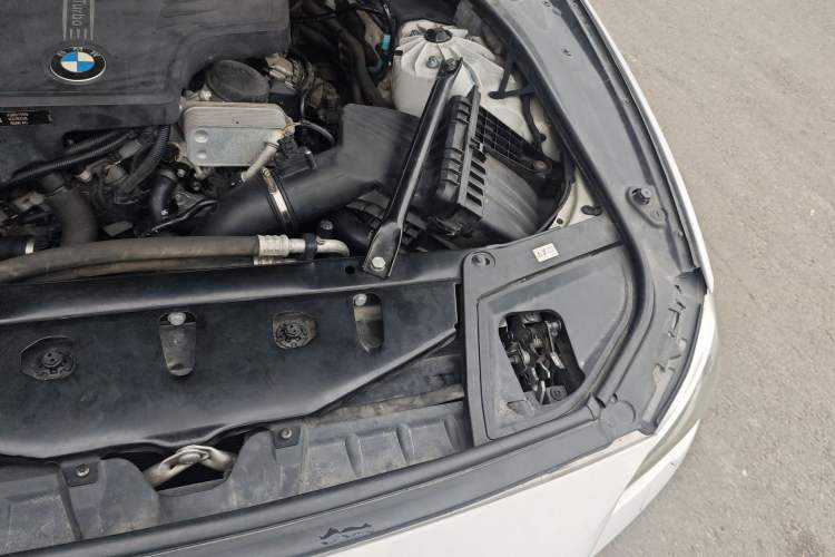 Used BMW 5 Series 2015 520i Elegant Edition Engine Bay Left