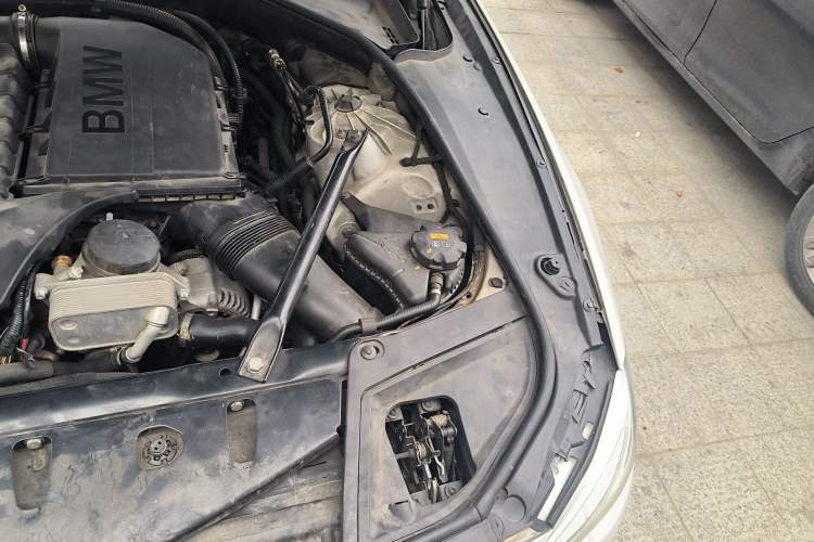 Used BMW 5 Series 2015 535Li Leading Model Engine Bay Left