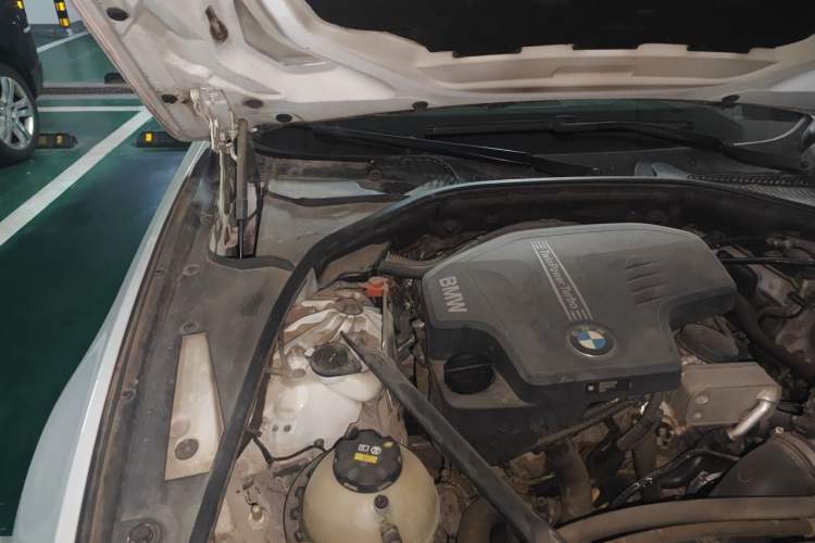 Used BMW 5 Series 2015 535Li Leading Model Engine Bay Right