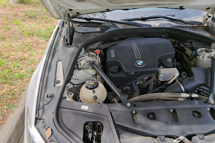 Used BMW 5 Series 2015 520i Elegant Edition Engine Bay Right