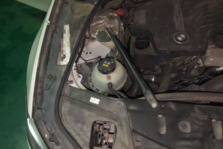 Used BMW 5 Series 2015 520i Elegant Edition Engine Bay Right