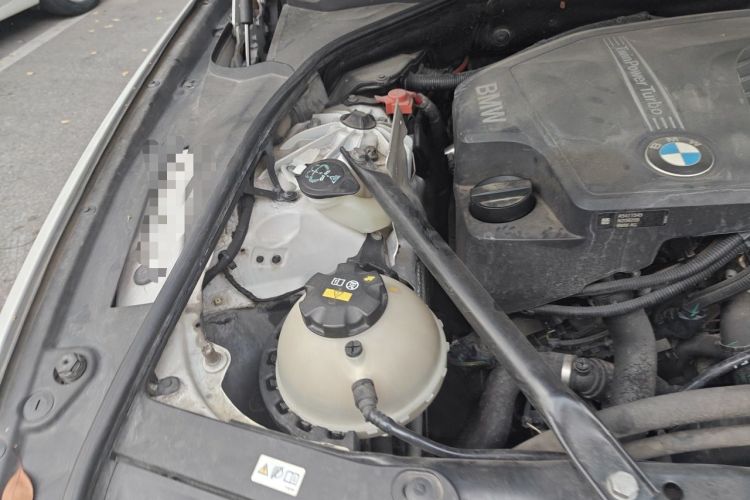 Used BMW 5 Series 2015 520i Elegant Edition Engine Bay Right