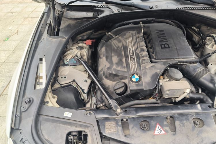 Used BMW 5 Series 2015 535Li Leading Model Engine Bay Right
