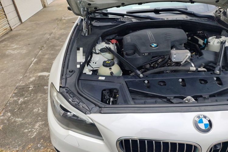 Used BMW 5 Series 2015 520i Elegant Edition Engine Bay Right
