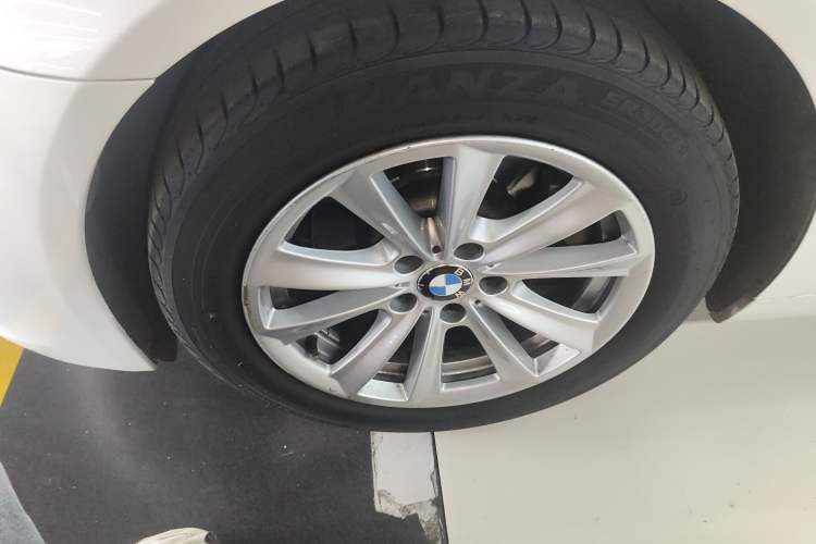 Used BMW 5 Series 2015 520i Elegant Edition Exterior 3