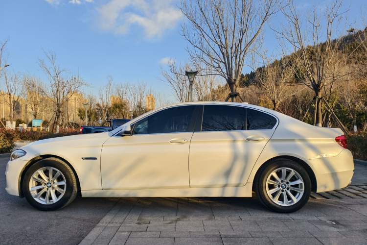 Used BMW 5 Series 2015 520i Elegant Edition Exterior 3