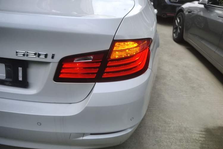 Used BMW 5 Series 2015 520i Elegant Edition Exterior 3