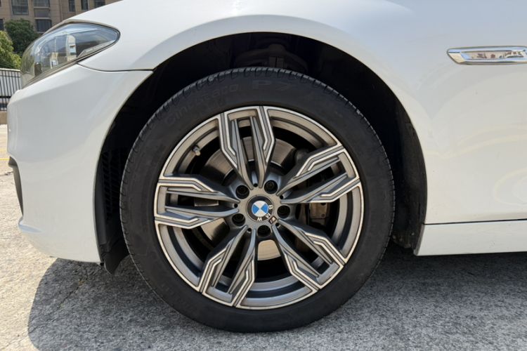 Used BMW 5 Series 2015 535Li Leading Model Exterior 4
