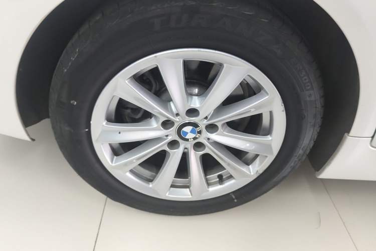 Used BMW 5 Series 2015 520i Elegant Edition Exterior 4