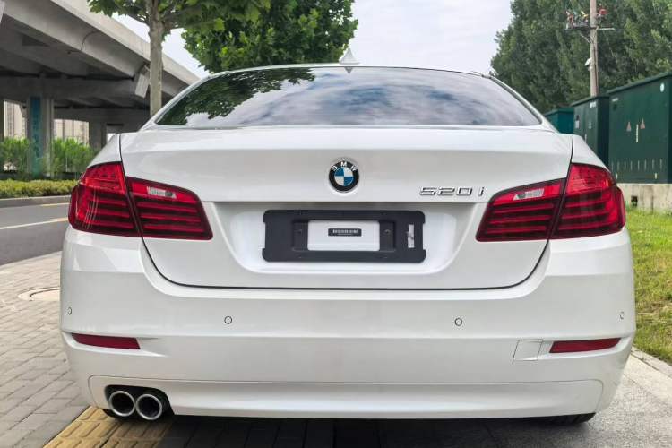 Used BMW 5 Series 2015 520i Elegant Edition Exterior 4