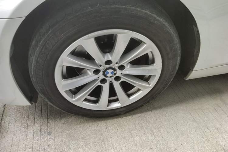 Used BMW 5 Series 2015 520i Elegant Edition Exterior 4