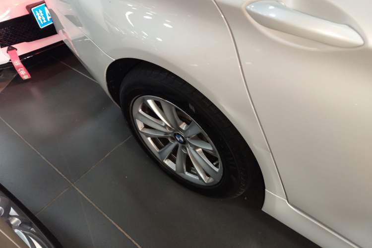 Used BMW 5 Series 2015 520i Elegant Edition Exterior 8