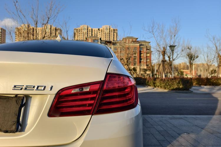 Used BMW 5 Series 2015 520i Elegant Edition Exterior 9