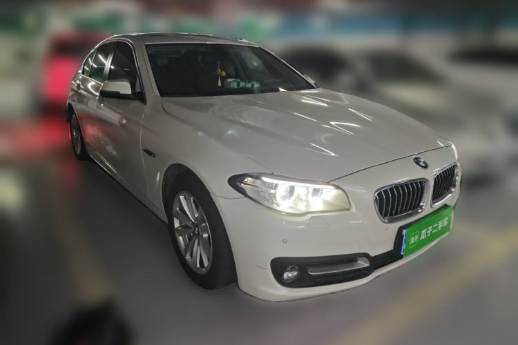Used BMW 5 Series 2015 520i Elegant Edition Front Right 45 Deg