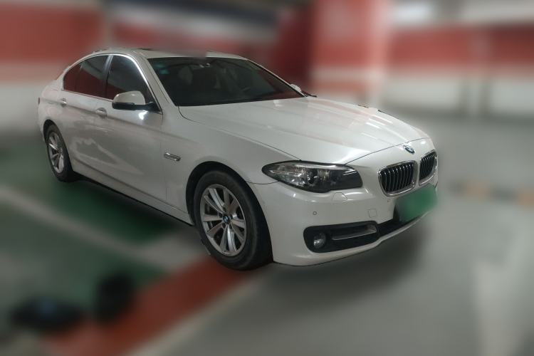 Used BMW 5 Series 2015 520i Elegant Edition Front Right 45 Deg