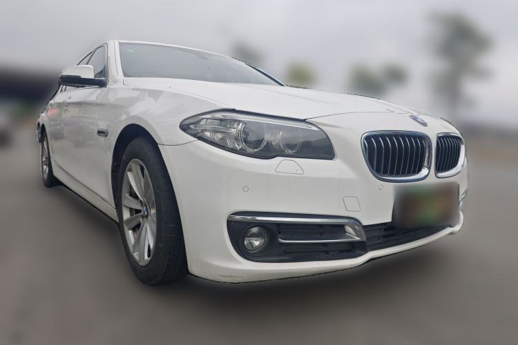 Used BMW 5 Series 2015 520i Elegant Edition Front Right 45 Deg