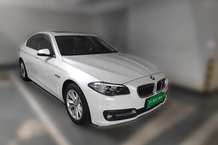 Used BMW 5 Series 2015 520i Elegant Edition Front Right 45 Deg
