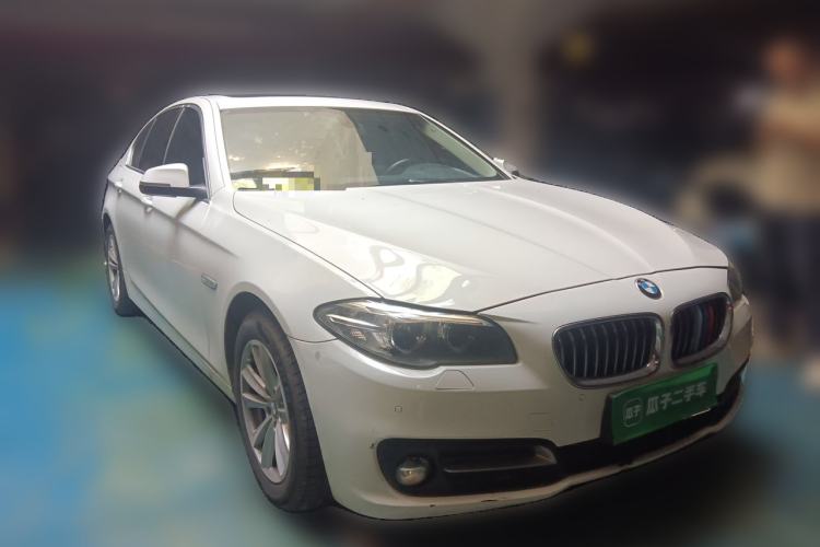 Used BMW 5 Series 2015 520i Elegant Edition Front Right 45 Deg