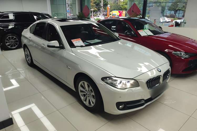 Used BMW 5 Series 2015 520i Elegant Edition Front Right 45 Deg