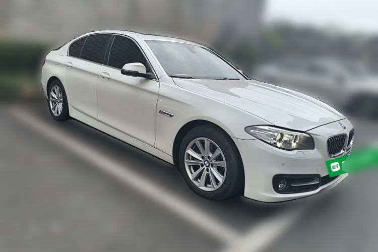 Used BMW 5 Series 2015 520i Elegant Edition Front Right 45 Deg