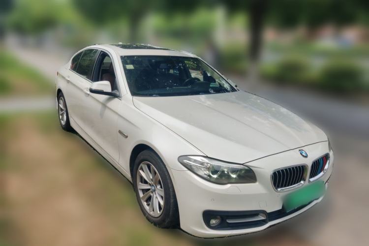 Used BMW 5 Series 2015 520i Elegant Edition Front Right 45 Deg