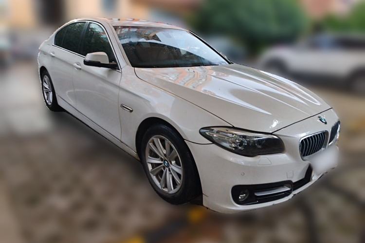 Used BMW 5 Series 2015 520i Elegant Edition Front Right 45 Deg
