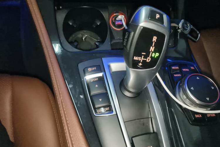 Used BMW 5 Series 2015 520i Elegant Edition Gear Lever