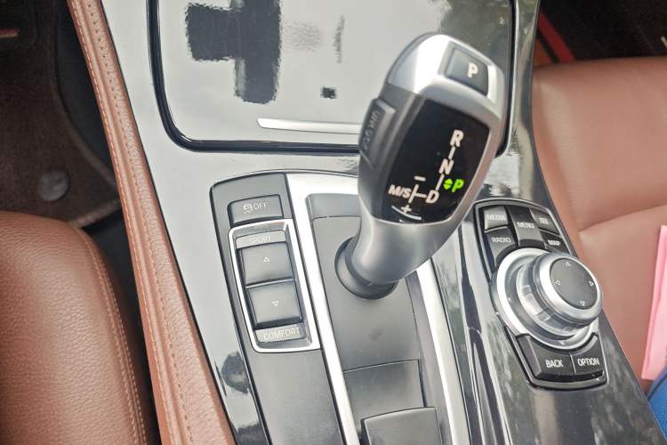 Used BMW 5 Series 2015 520i Elegant Edition Gear Lever