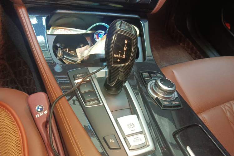 Used BMW 5 Series 2015 520i Elegant Edition Gear Lever