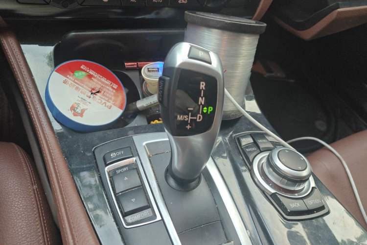 Used BMW 5 Series 2015 520i Elegant Edition Gear Lever