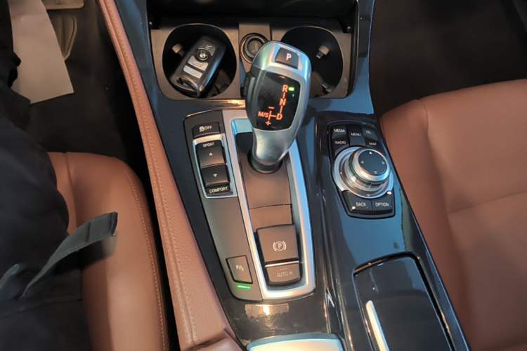 Used BMW 5 Series 2015 520i Elegant Edition Gear Lever